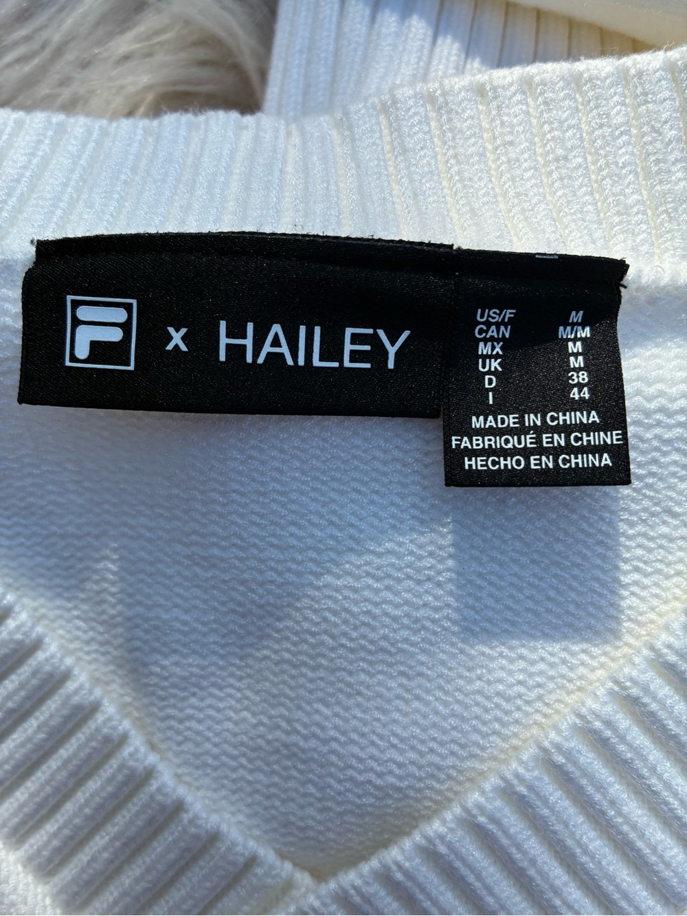 NWOT FILA x Hailey V-Neck Oversize Sweater in White
Size Medium - Picture 6 of 8